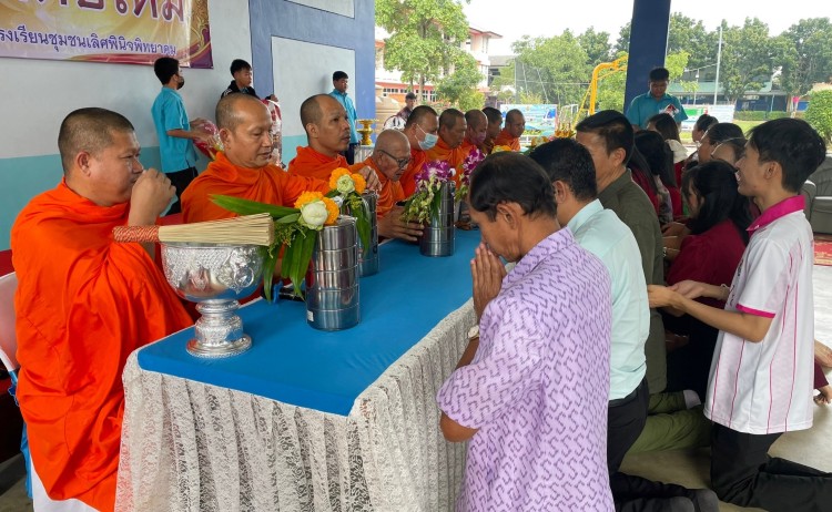 กิจกรรมทำบุญวันขึ้นปีใหม่ ปี 2568 และวันคริสต์มาส ปีการศึกษา 2567